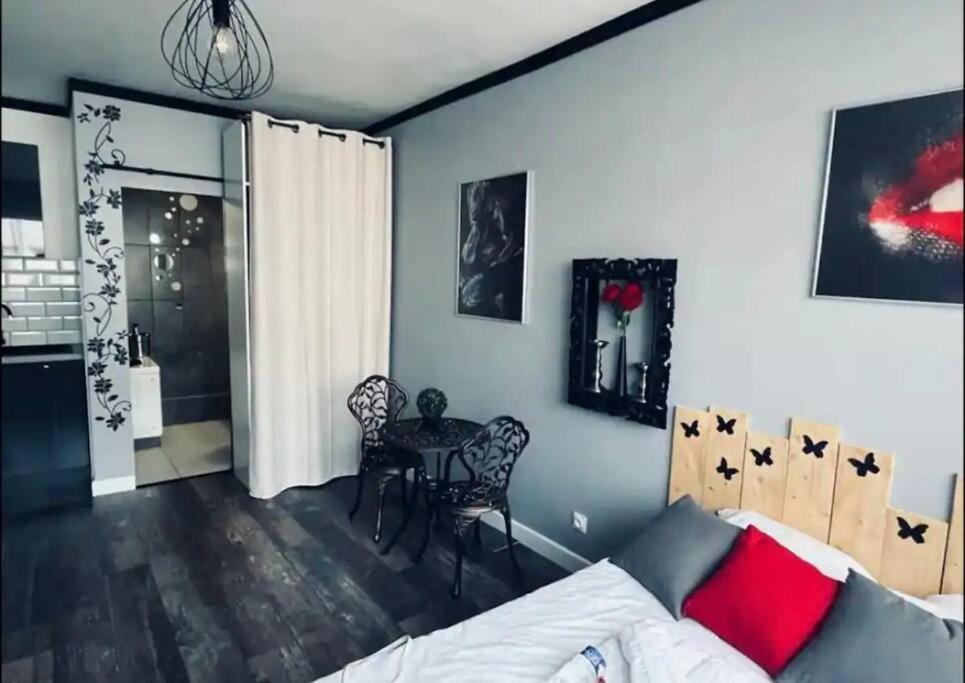 Orphelin Studio Avec Balneo Proche Centre Ville Ρενς Εξωτερικό φωτογραφία