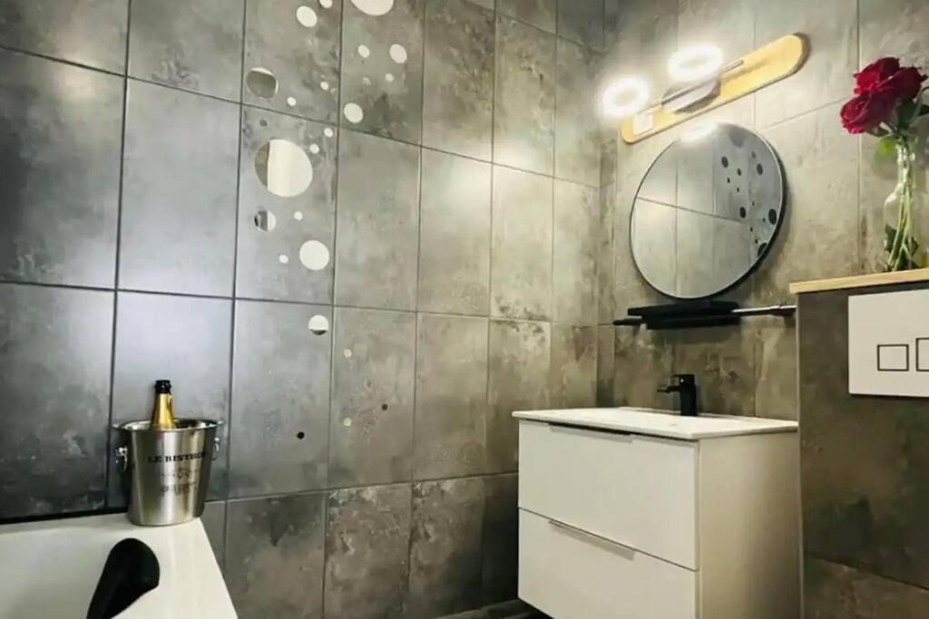 Orphelin Studio Avec Balneo Proche Centre Ville Ρενς Εξωτερικό φωτογραφία
